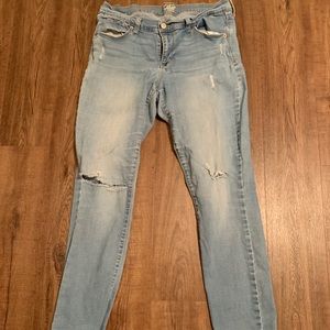 Light washed ripped jeans